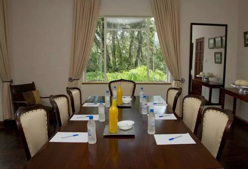 هتل Bushman Rock Safaris