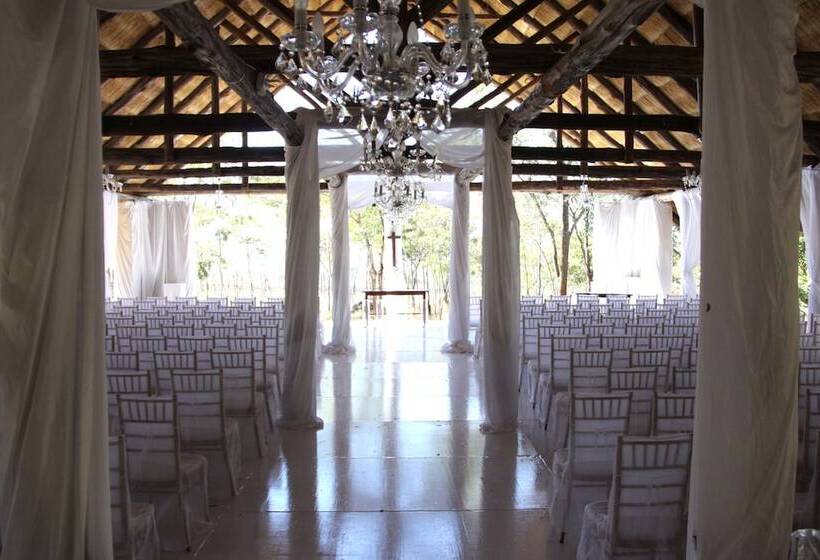 هتل Bushman Rock Safaris