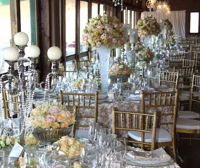 هتل Bushman Rock Safaris