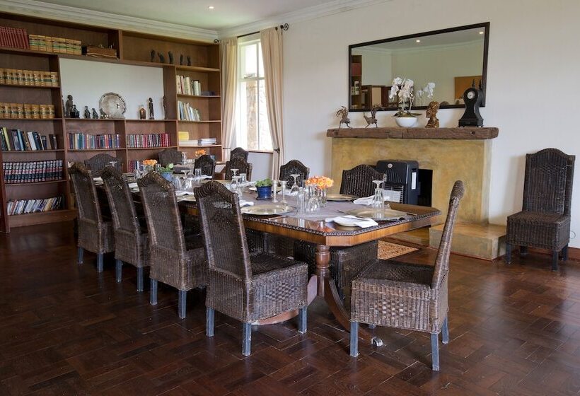 هتل Bushman Rock Safaris