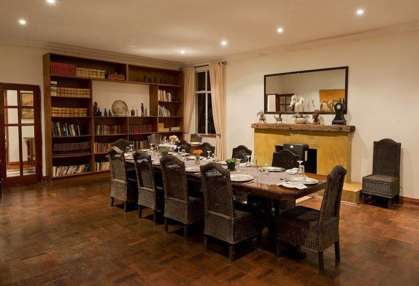 هتل Bushman Rock Safaris