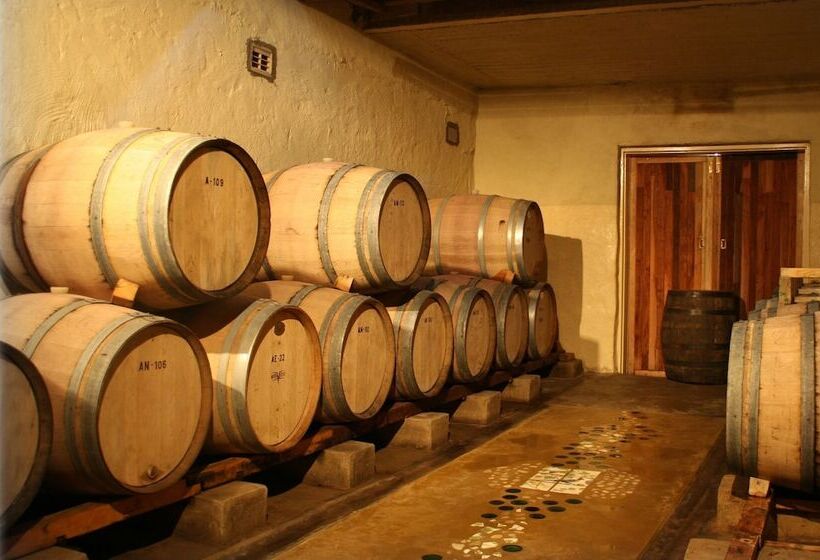 هتل Bushman Rock Safaris