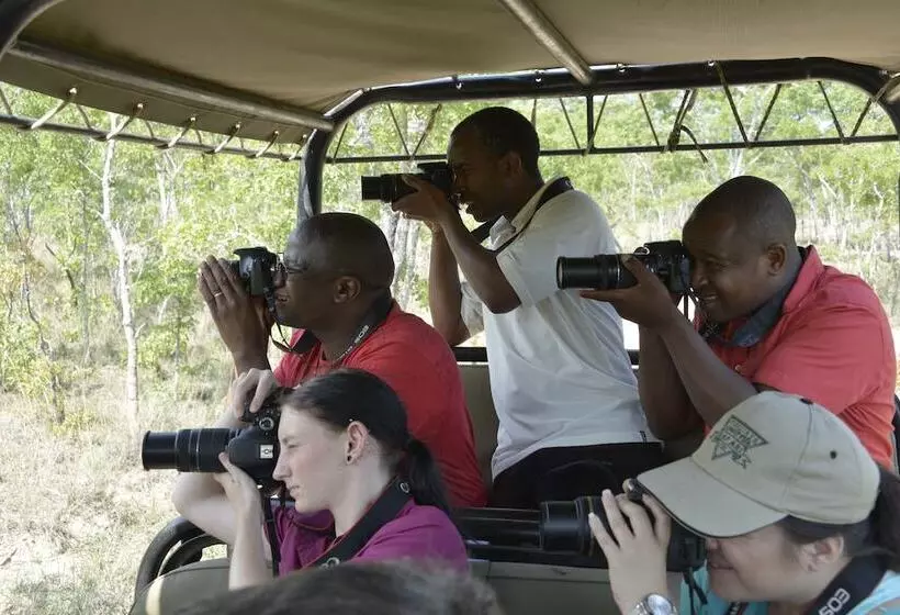 هتل Bushman Rock Safaris