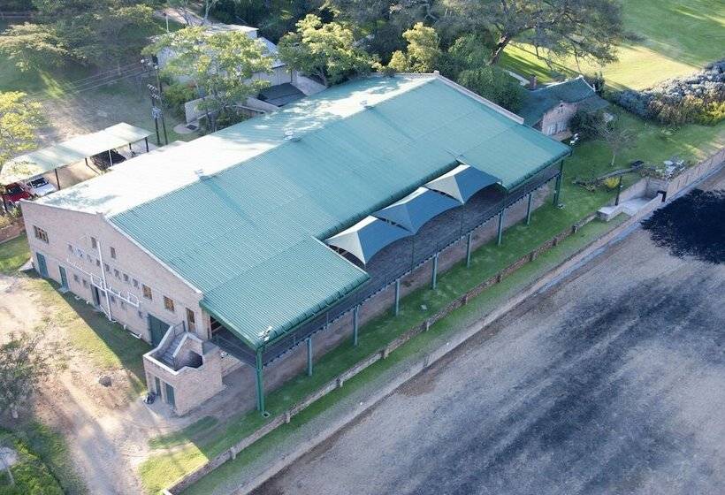 هتل Bushman Rock Safaris