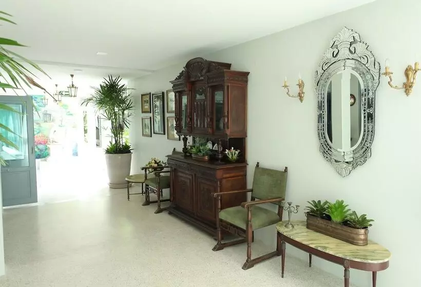 Hotelli Villa Amphawa