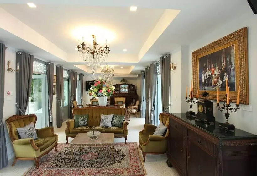 Hotelli Villa Amphawa