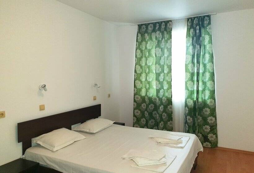 Lazur Holiday Apartments