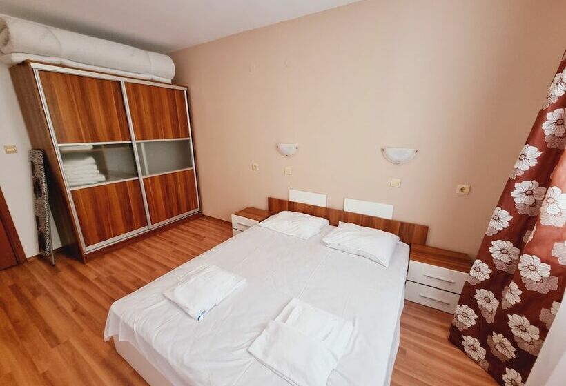 Lazur Holiday Apartments