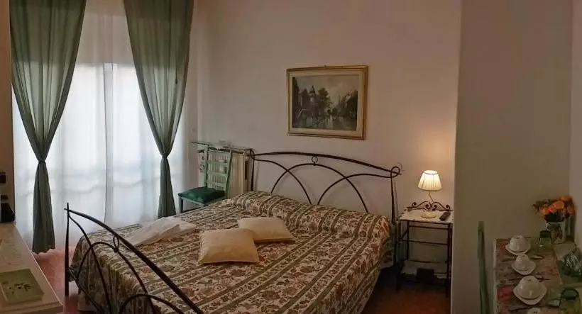تختخواب و صبحانه Le Midi Versilia