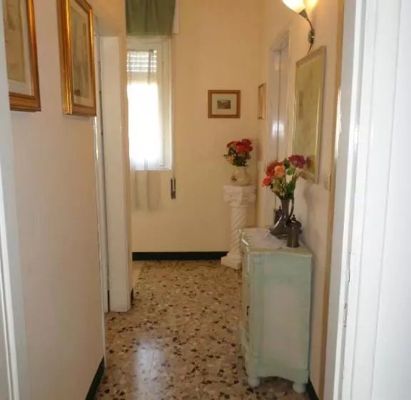 تختخواب و صبحانه Le Midi Versilia