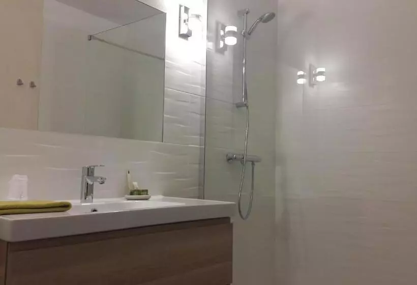 Hotelli Les Aubepines