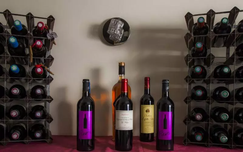 Hotelli Logis Hôtel Le Pont D Arcole