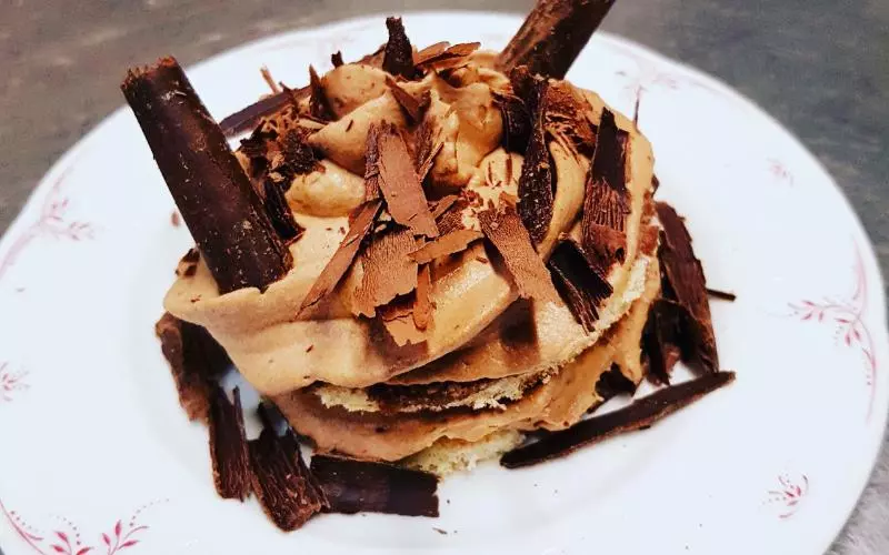 Hotelli Logis Hôtel Le Pont D Arcole