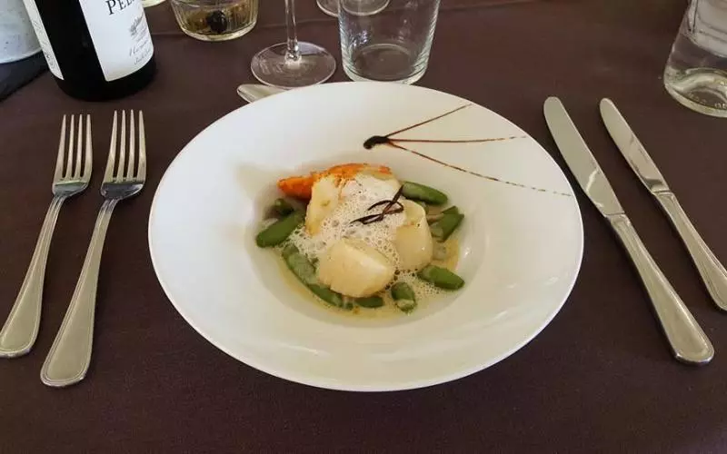 Hotelli Logis Hôtel Le Pont D Arcole