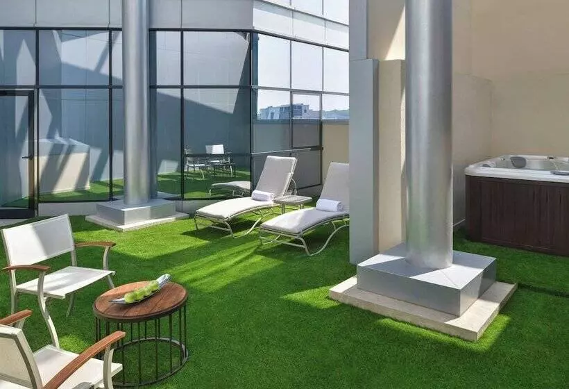 Mövenpick Hotel Apartments Downtown Dubai