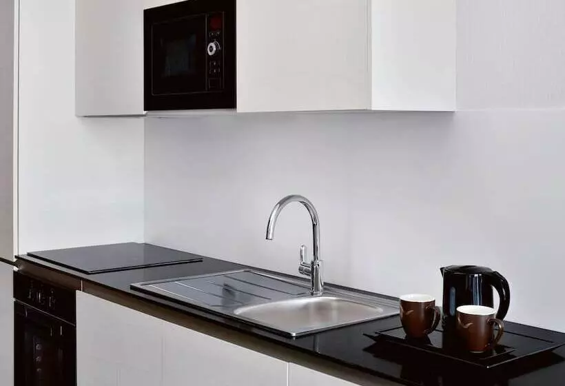 Mövenpick Hotel Apartments Downtown Dubai