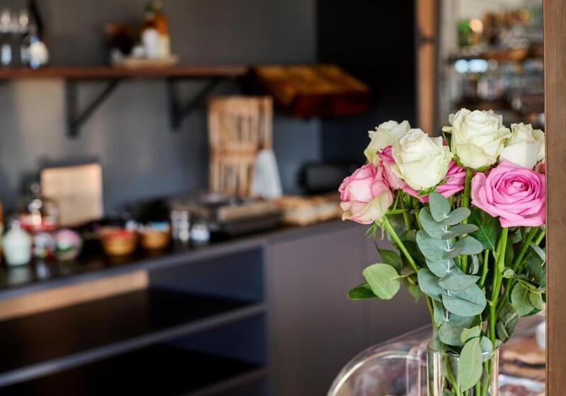 호텔 Logis Hôtel Restaurant Le Plantevin