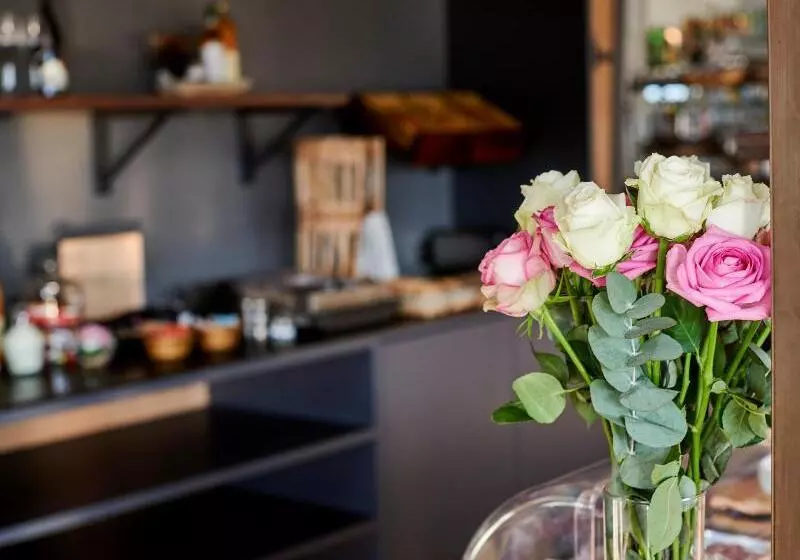 Hotelli Logis Hôtel Restaurant Le Plantevin