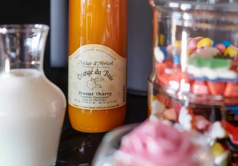 Hotelli Logis Hôtel Restaurant Le Plantevin