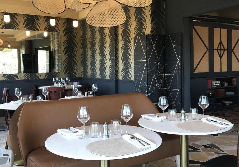 호텔 Logis Hôtel Restaurant Le Plantevin