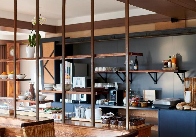 호텔 Logis Hôtel Restaurant Le Plantevin