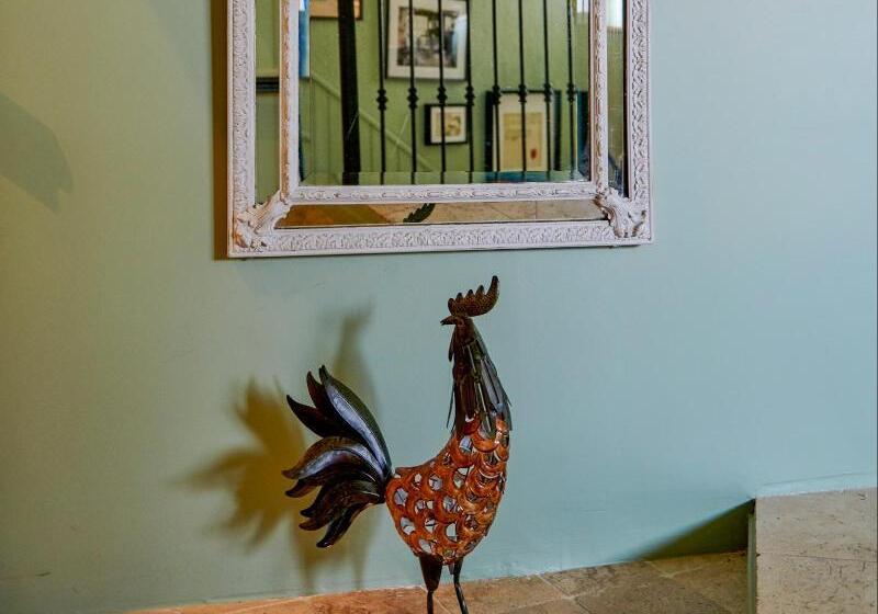 호텔 Logis Hôtel Restaurant Le Plantevin