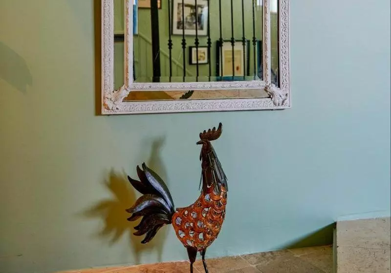 Hotelli Logis Hôtel Restaurant Le Plantevin