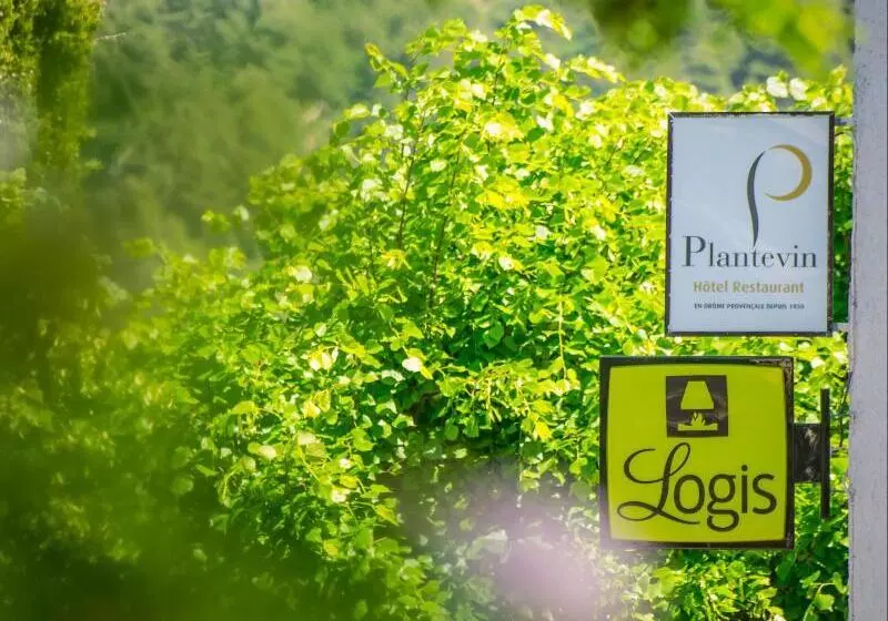 Hotelli Logis Hôtel Restaurant Le Plantevin