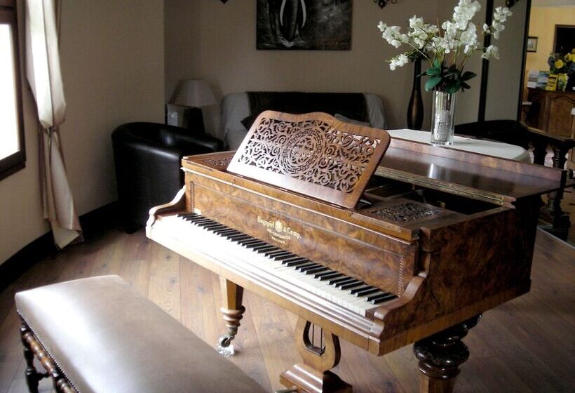 Logis Hotel La Croix Du Sud