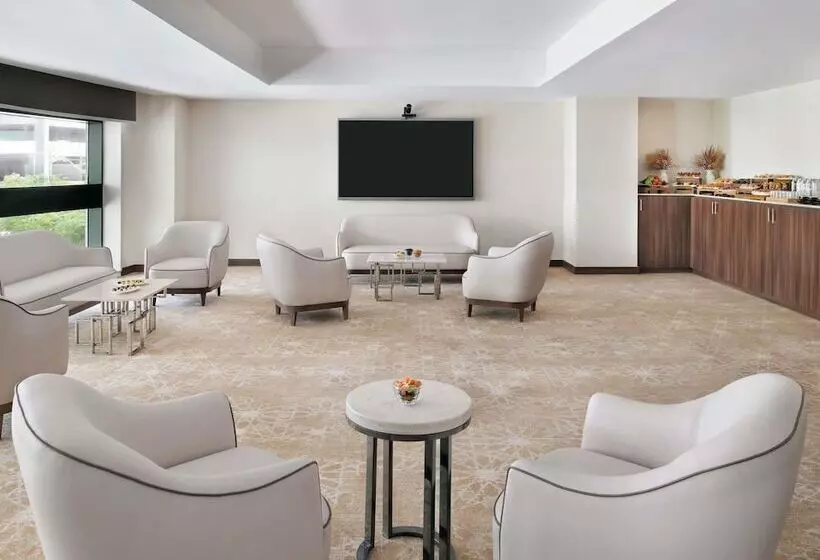 Mövenpick Hotel Apartments Downtown Dubai