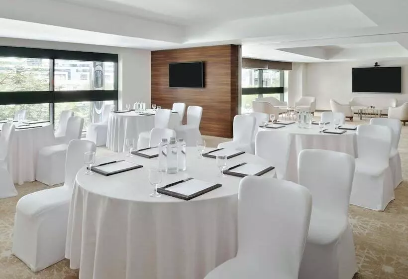 Mövenpick Hotel Apartments Downtown Dubai