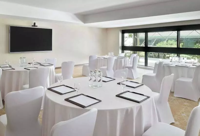 Mövenpick Hotel Apartments Downtown Dubai