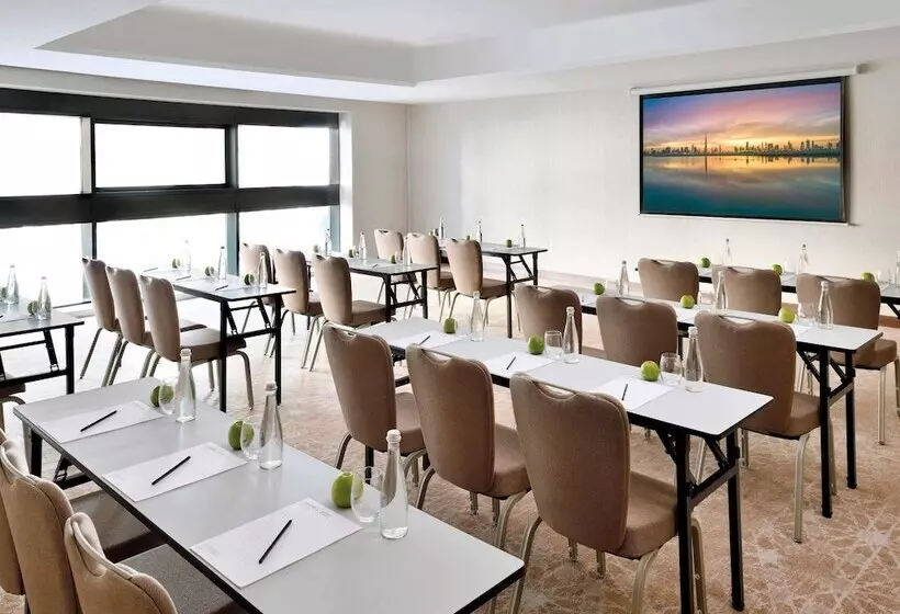 Mövenpick Hotel Apartments Downtown Dubai