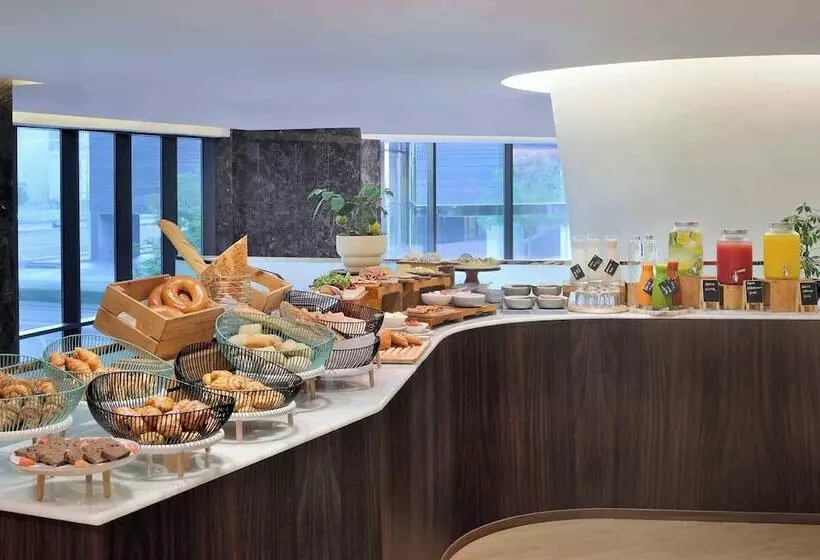 Mövenpick Hotel Apartments Downtown Dubai