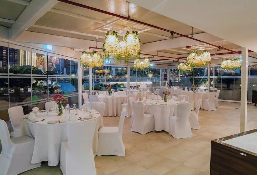 Mövenpick Hotel Apartments Downtown Dubai