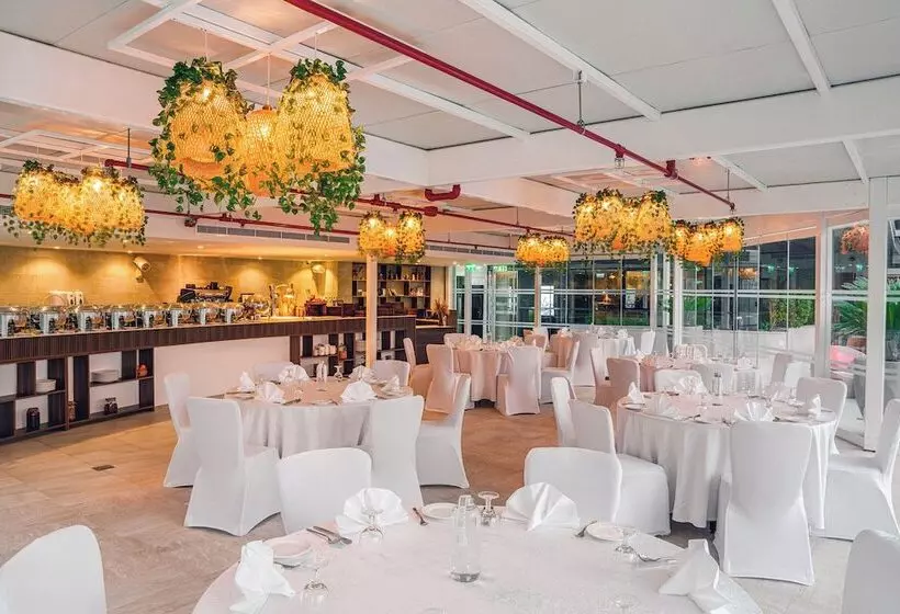 Mövenpick Hotel Apartments Downtown Dubai