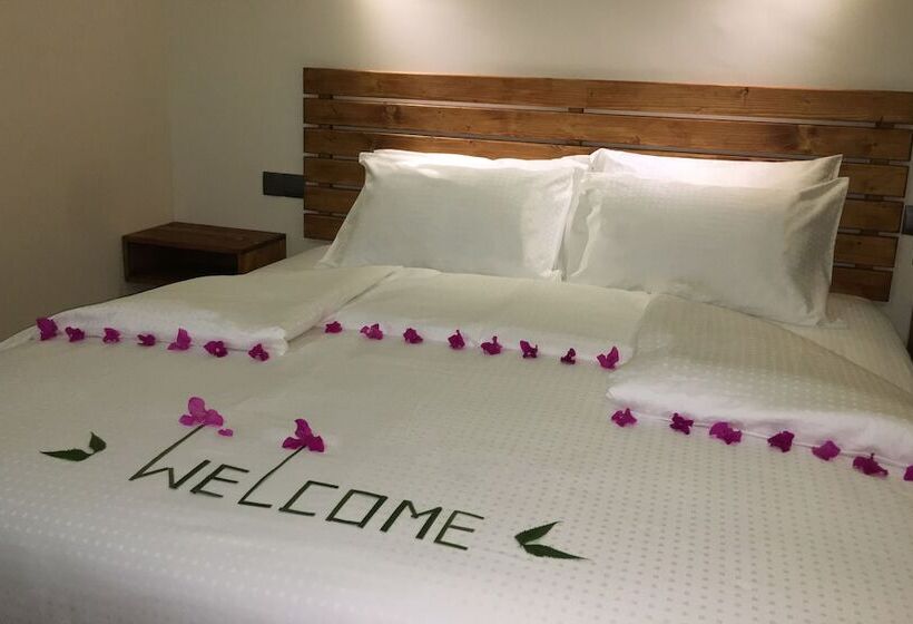 پانسیون Equator Residence