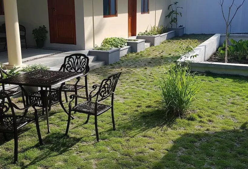 پانسیون Equator Residence