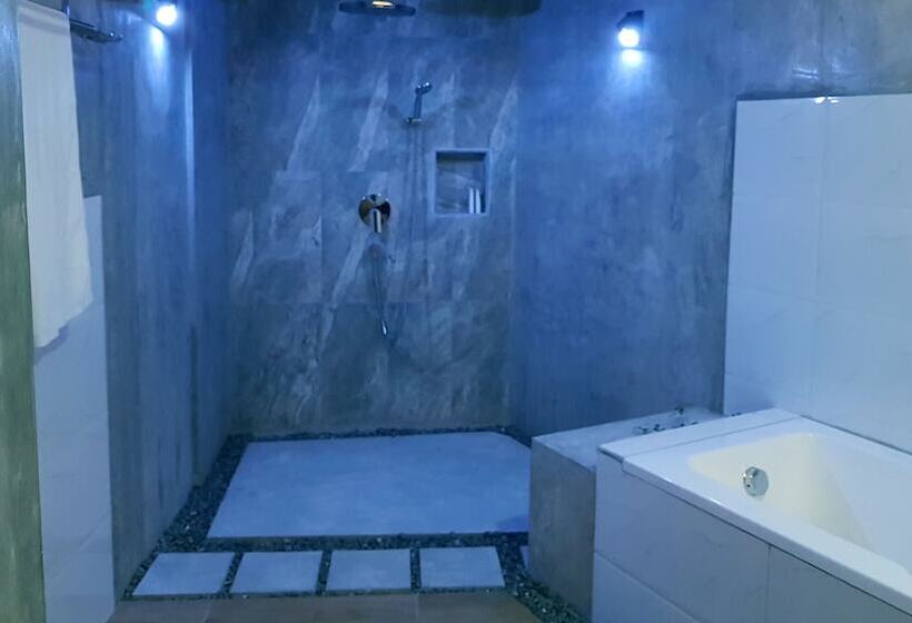 پانسیون Equator Residence