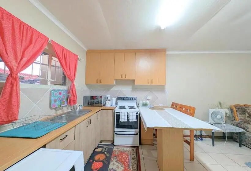 پانسیون King Room, En Suite, Near City Centre Windhoek