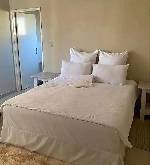 پانسیون King Room, En Suite, Near City Centre Windhoek