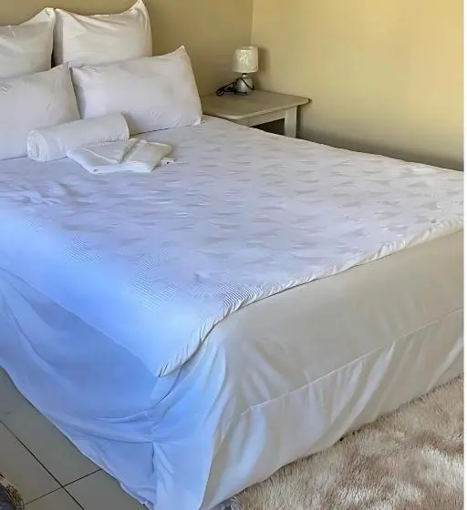 پانسیون King Room, En Suite, Near City Centre Windhoek