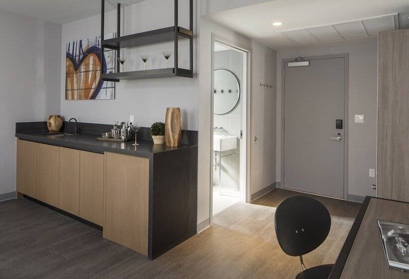 هتل Generator Miami