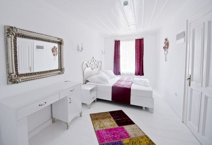 هتل Gümrük Urla