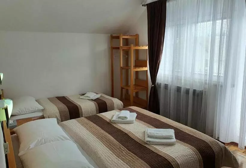 Hotelli Guesthouse Kovačević