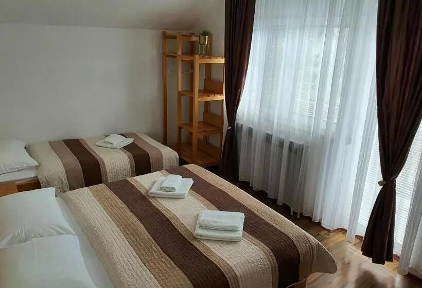 Hotelli Guesthouse Kovačević
