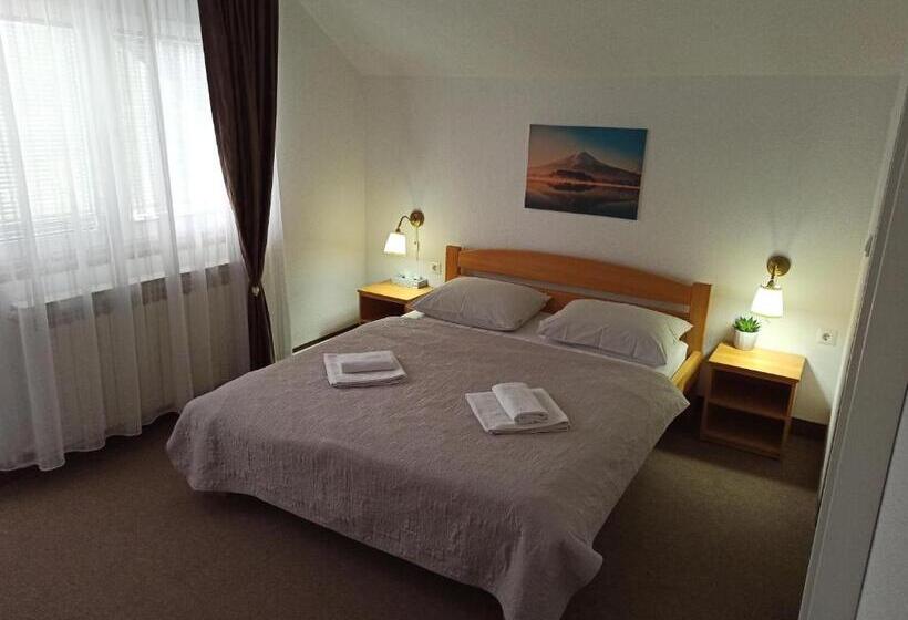 Отель Guesthouse Kovačević