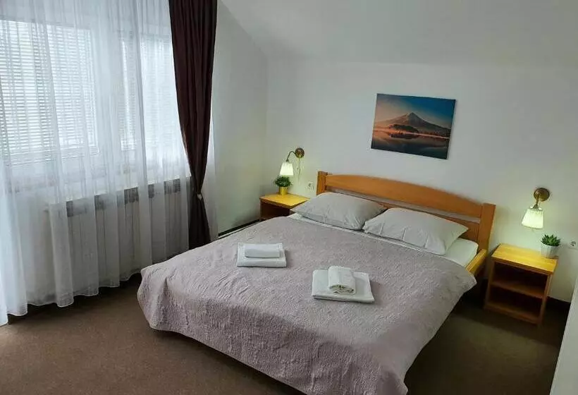 Hotelli Guesthouse Kovačević