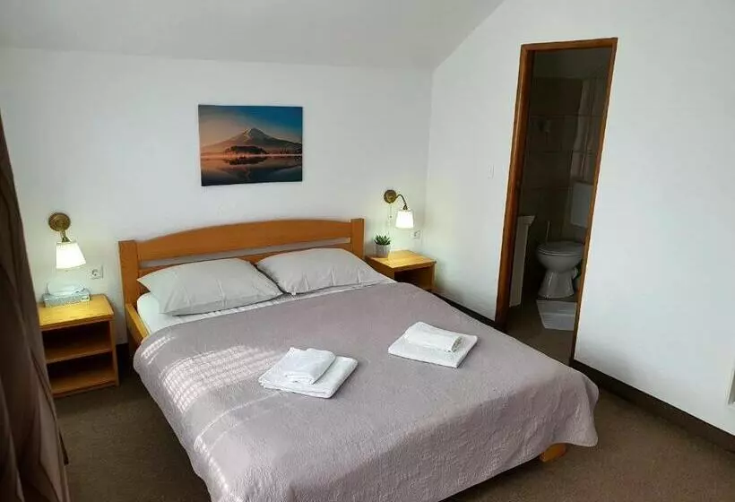 Hotelli Guesthouse Kovačević