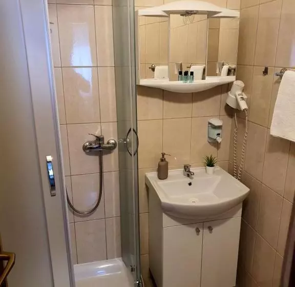 Hotelli Guesthouse Kovačević